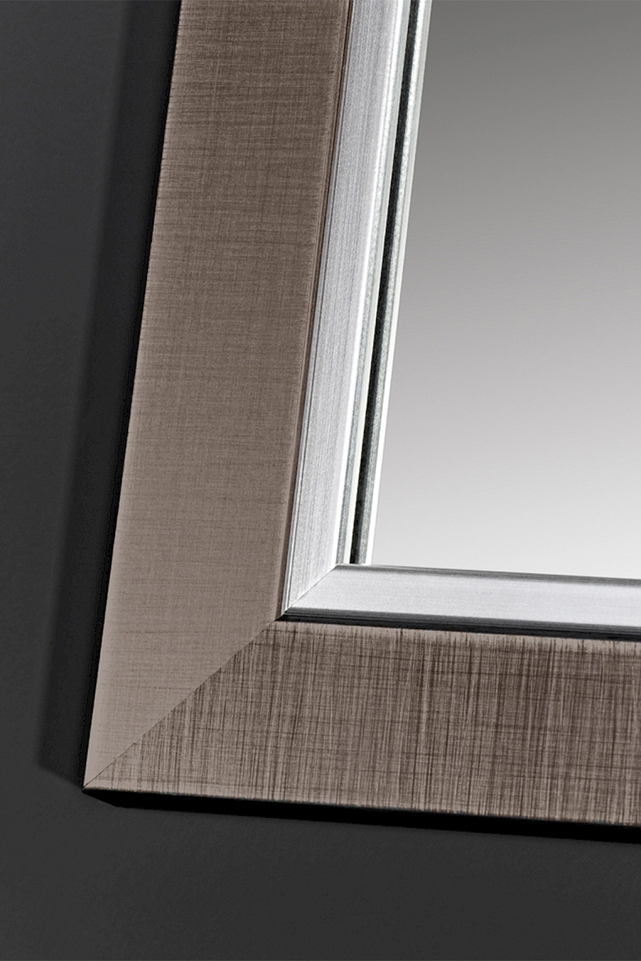 9088_frn_bremen_dark_xl_detail-1 Miroir Bremen Dark XL – Image 1