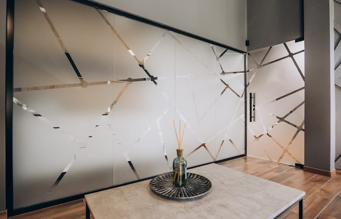 Empty flat interrior with elements of decoration